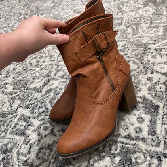 New Size 8 Brown Low Boots with Buckles Size 8 - Picture 4 of 9